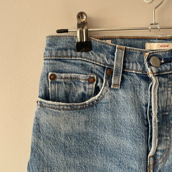 Levi's Wedgie Icon Fit Button Fly High Rise Casual Denim Skinny Jeans Blue 24 - Picture 6 of 11